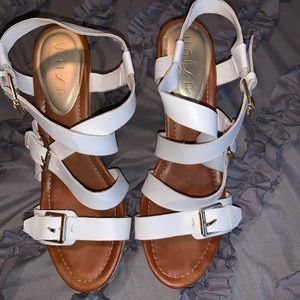 Unisa Wedges